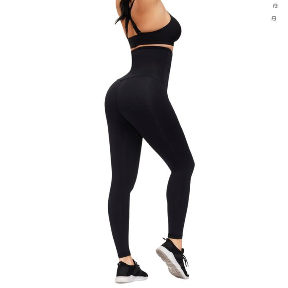 Black Ultra-High Waist Training Leggings - Picture 3 of 3